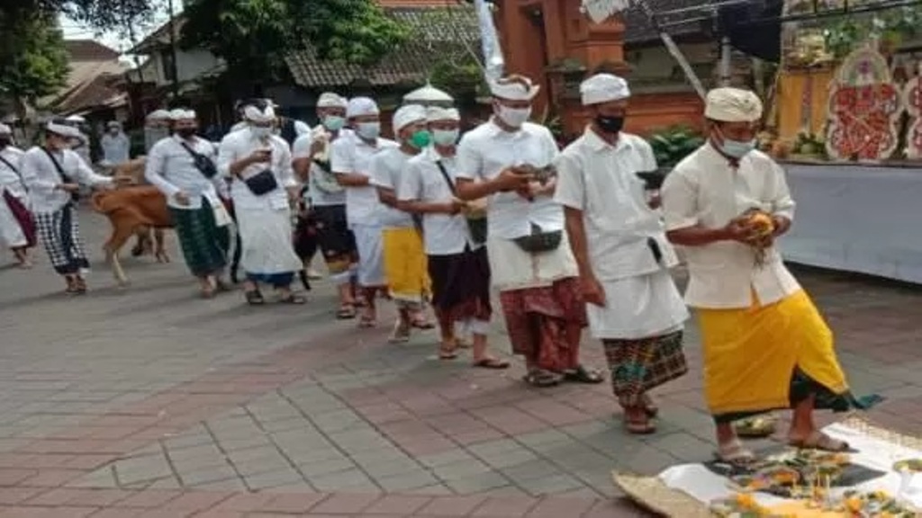 Mepepade, adalah salah satu ritual Hindu di Bali yang bergerak memutar.