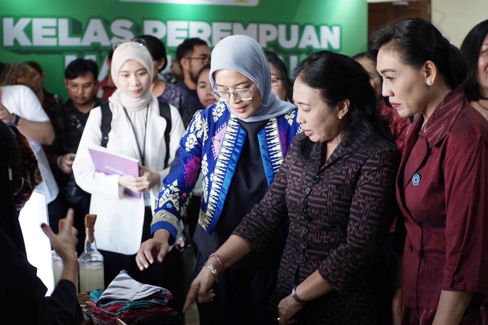 Kolaborasi Kelas Perempuan Maju Digital (KPMD) Gianyar bagi Perempuan Penyintas KDRT Bali.