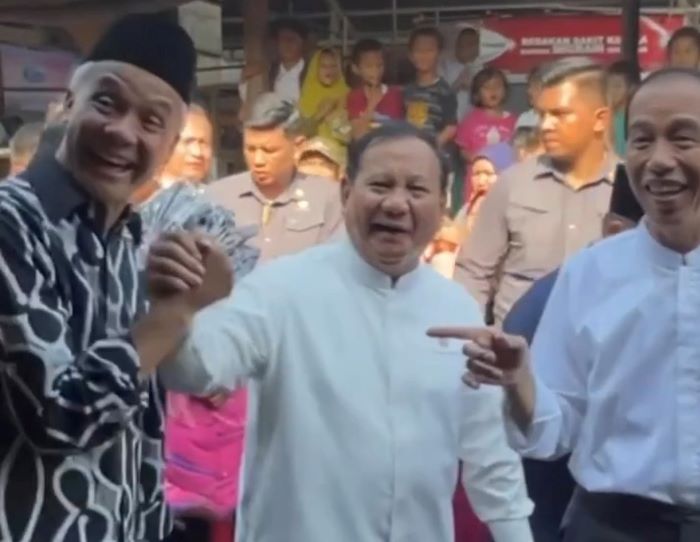 Ganjar Pranowo, Prabowo Subianto dan Jokowi di Pasar Grogolan, Pekalongan, Jawa Tengah, Selasa 29 Agustus 2023.