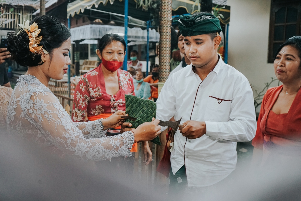 PERNIKAHAN : Salah satu pernikahan yang dilakukan oleh pasangan beda kasta.
