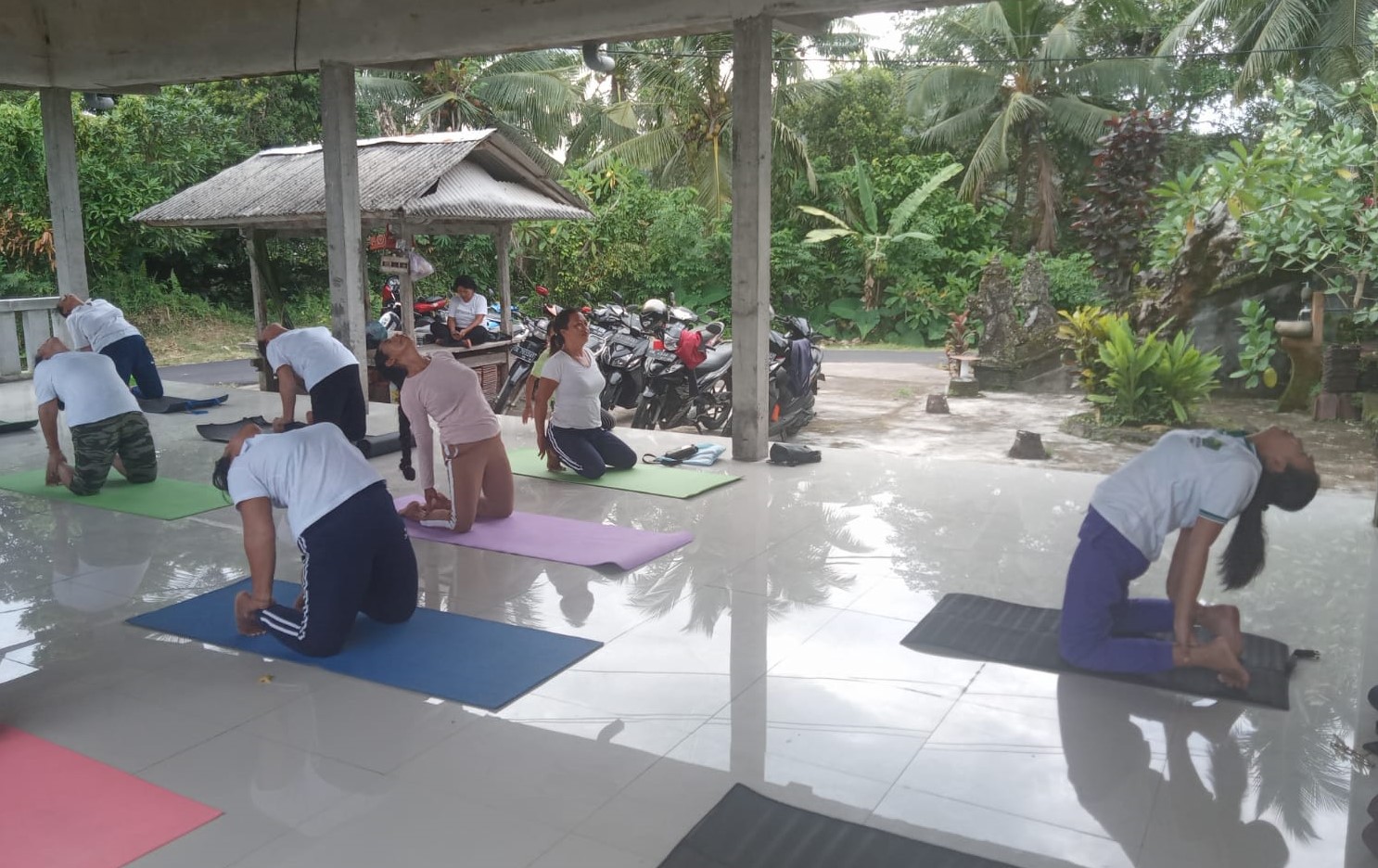 Aktivitas yoga, menurut Hindu tak sekadar membut tubuh rileks.