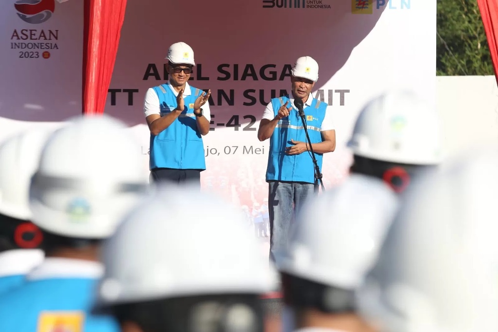 KTT: Seperti halnya pada KTT ke-42 ASEAN, pemerintah terus melakukan berbagai macam perbaikan infrastruktur menjelang pelaksanaan KTT ke-43 ASEAN.