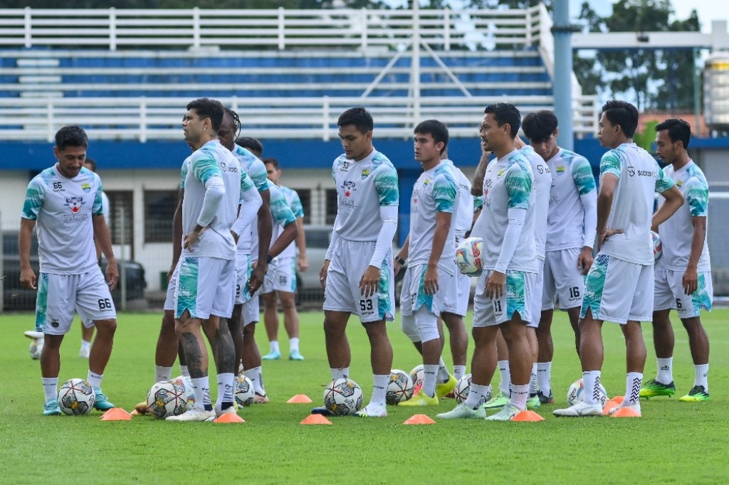 LATIHAN: Pemain Persib Bandung melakukan latihan jelang duel Big match melawan Persija Jakarta.