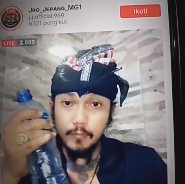 Jro Jepang tantang agar dirinya dicetik jarak jauh.