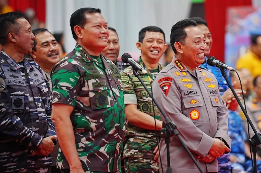 USUT: Panglima TNI Laksamana TNI Yudo Margono (kiri) bersama Kapolri Jenderal Polisi Listyo Sigit Prabowo (kanan) akan transparan usut kasus Imam Masykur.