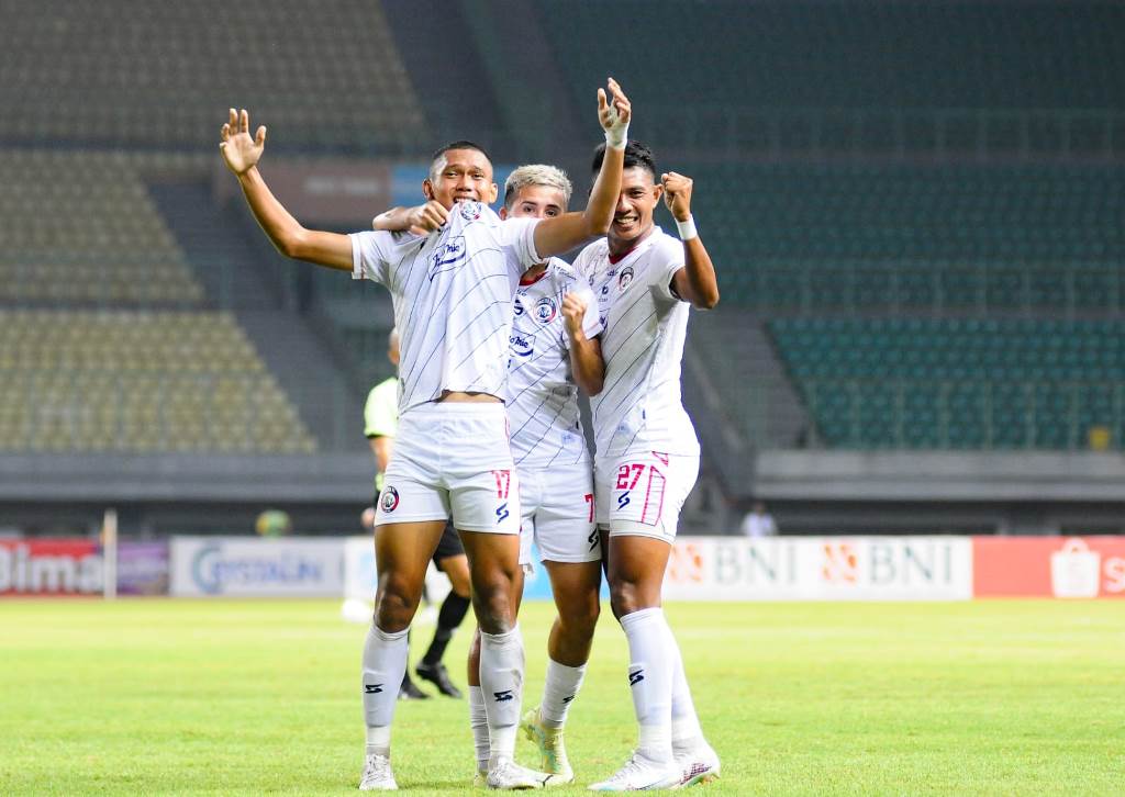 Arema FC menang 2-0 atas Bhayangkara FC pada pekan ke-11 Liga 1 Indonesia.