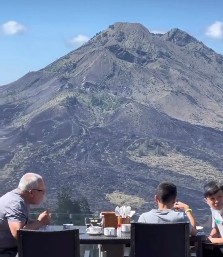 Grand Puncak Sari Restaurant