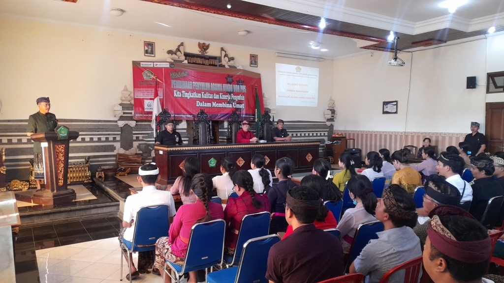 PEMBINAAN : Pembinaan Penyuluh Agama Hindu Agama Hindu Non-PNS Kementerian Agama Kabupaten Tabanan, Sabtu (2/9).