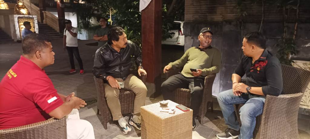 SIDAK: Ketua Komisi II DPRD Badung I Gusti Lanang Umbara bersama OPD terkait melaksanakan sidak di Imani Rooftop, Kamis (31/8).
