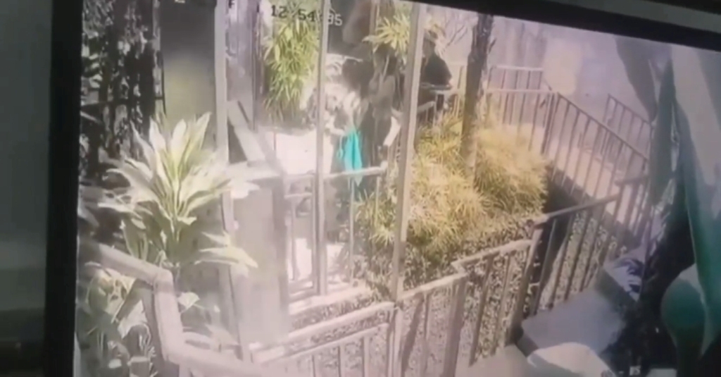 CCTV: Rekaman CCTV kejadian di Ayuterra resort, Desa Kedewatan, Ubud beredar di sosial media, Minggu (3/9).