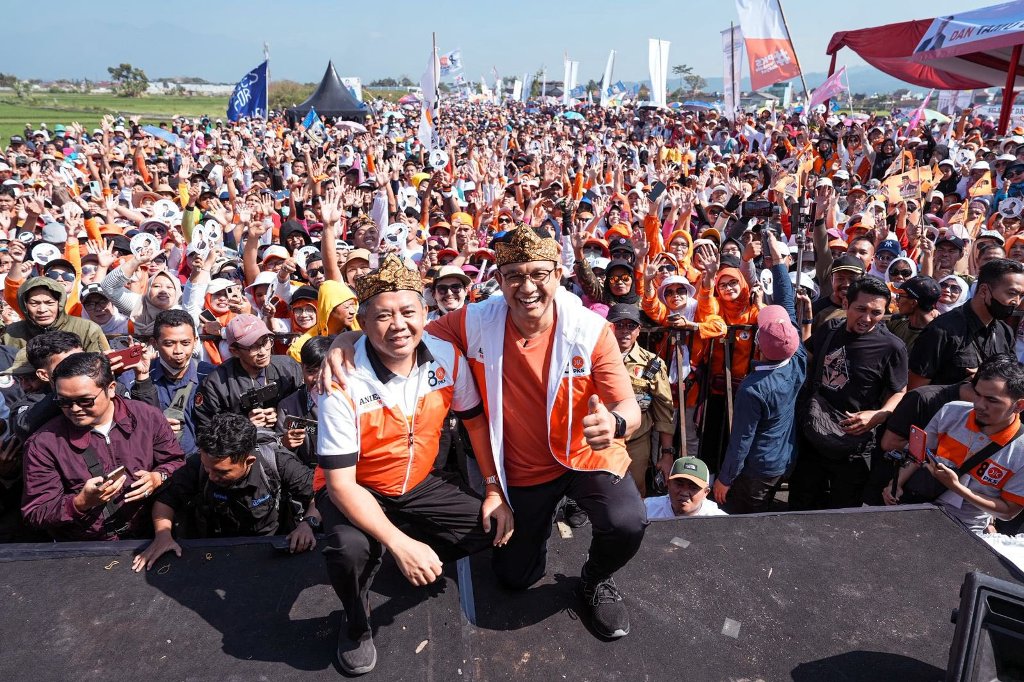 Anies Baswedan bersama kader PKS di Tasikmalaya, Jawa Barat.