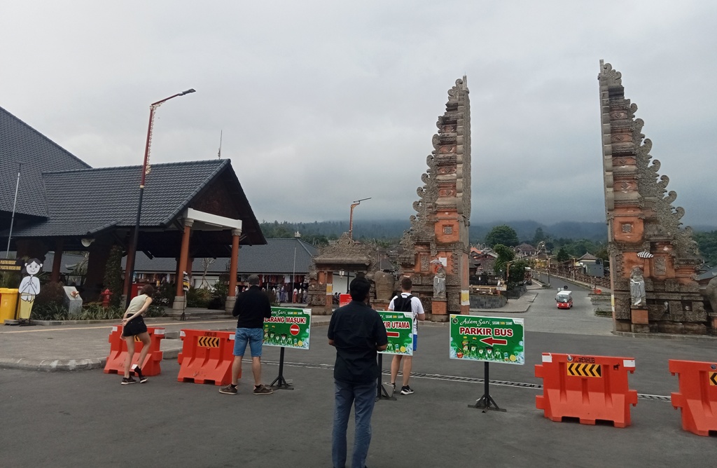 PENATAAN: Kawasan Suci Pura Agung Besakih yang telah di tata lebih bagus lagi.
