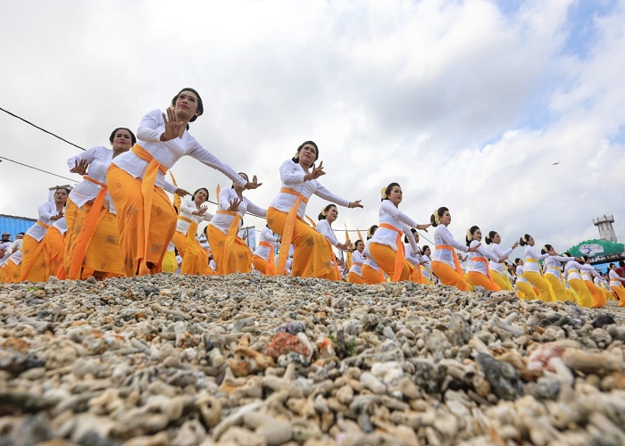 KEMBALI DIGELAR : Pembukaan Nusa Penida Festival beberapa tahun lalu.