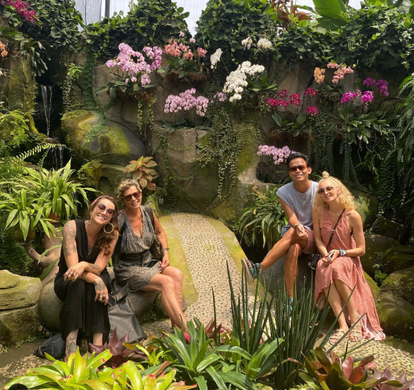 ORCHID GARDEN: Tak perlu jauh-jauh datang ke Kebun Raya Eka Karya, Bedugul. Warga Denpasar bisa menikmati keindahan bunga di Duta Orchid Garden, di Jalan Bypass Ngurah Rai Nomor 21x, Tohpati, Denpasar