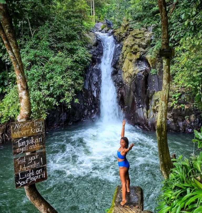 Air Terjun Aling-Aling: Keindahan di Tengah Hutan Sambangan