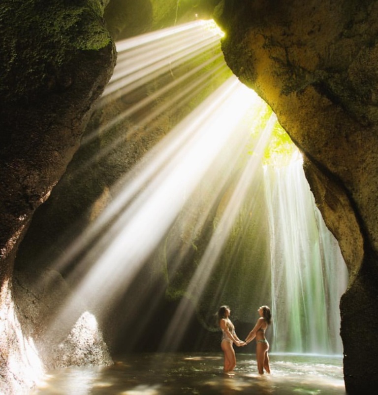 Air Terjun Tukad Cepung: Keindahan Tersembunyi di Desa Tembuku