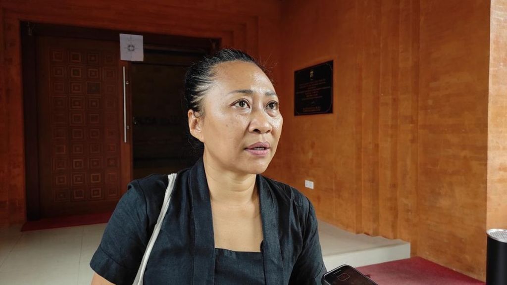 NILUH DJELANTIK: Politisi dan pengusaha Niluh Djelantik soroti kasus wisatawan yang mengaku diusir saat berjemur di depan Pantai  The Mulia Resort, Nusa Dua, Bali.