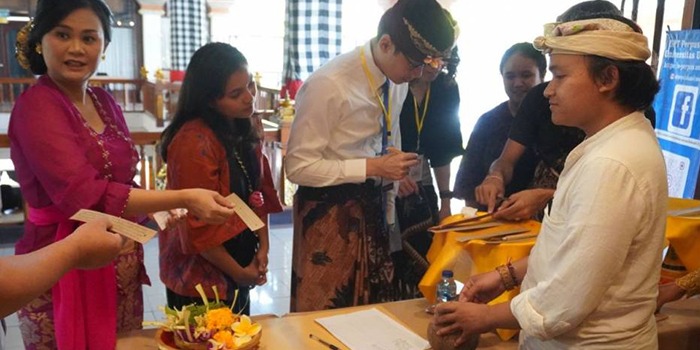 PENGABDIAN:  UPT Perpustakaan Universitas Udayana menyelenggarakan pengabdian kepada masyarakat internasional.