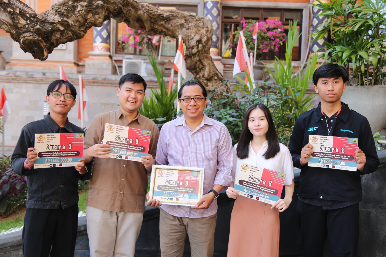 KOLABORASI: Kolaborasi mahasiswa FK dan FMIPA Unud berhasil meraih juara 3 dalam Udayana Education Festival 2023.