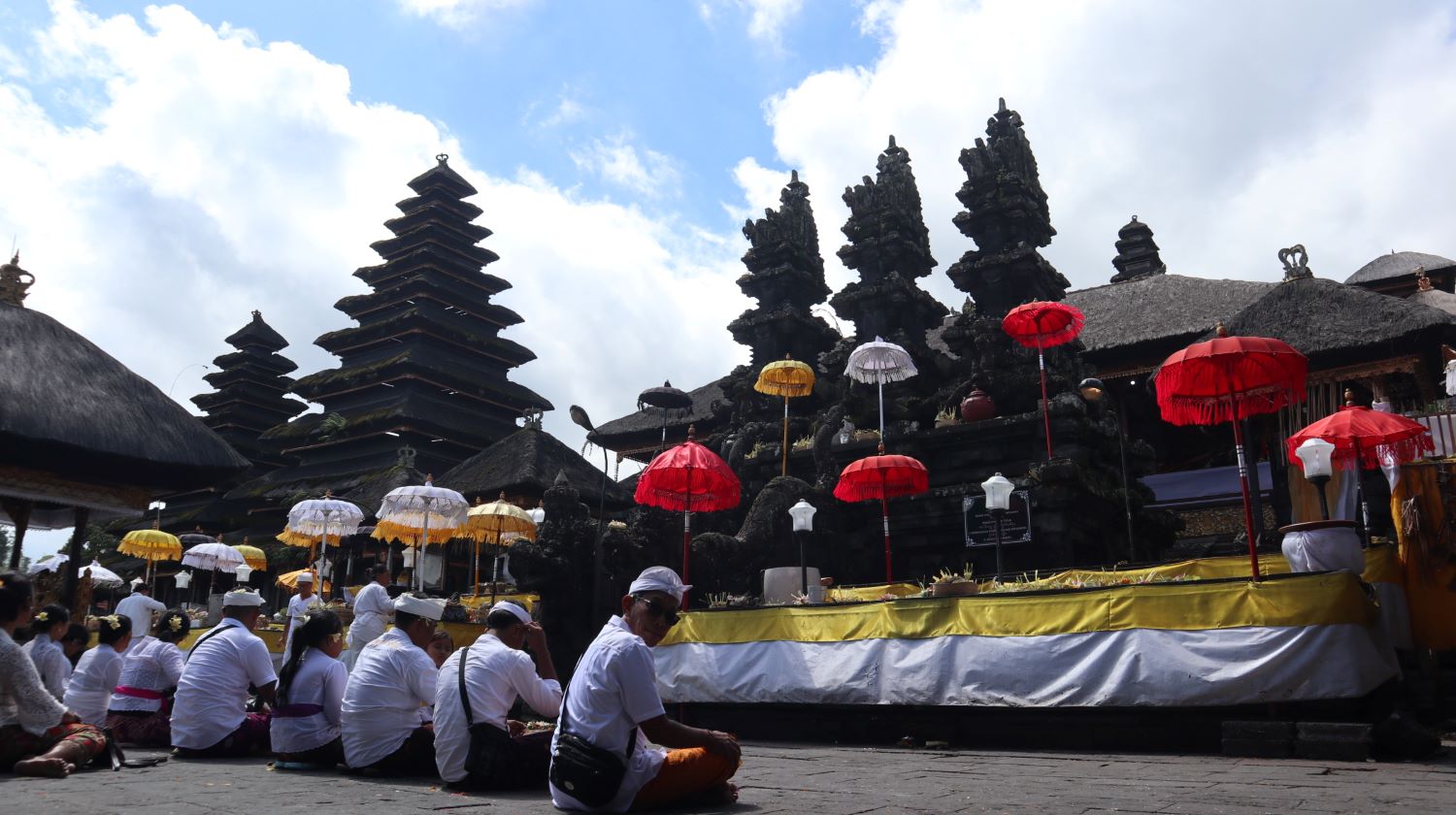 Suasana Pura Agung Besakih yang berlokasi di Kabupaten Karangasem, Bali.