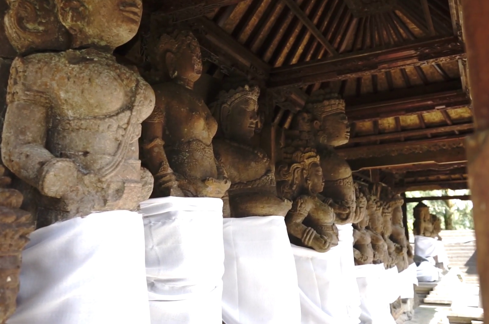 Arca sakral bagi umat Hindu di Pura Puncak Penulisan Desa Sukawana, Kintamani Bangli, Bali yang merupakan peninggalan megalitikum.