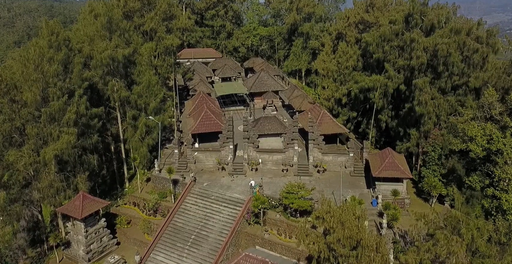 Pura Puncak Penulisan Desa Sukawana, Kecamatan Kintamani, Bangli, adalah salah satu tempat suci umat Hindu di Bali yang diperkirakan dibangun tahun 300 masehi.