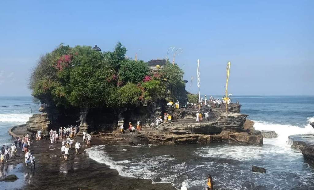 Pura Tanah Lot di Tabanan Bali