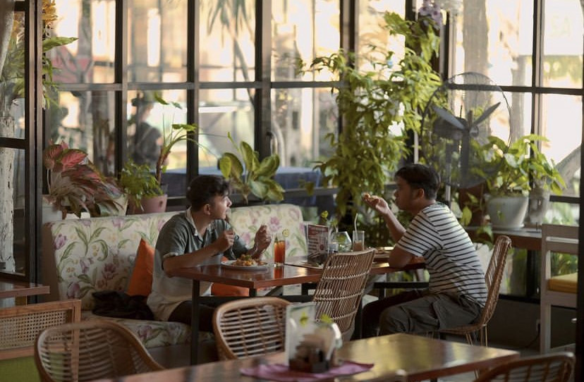 KAFE DI SANUR: Kesar Sanur milik Sarah Menzel