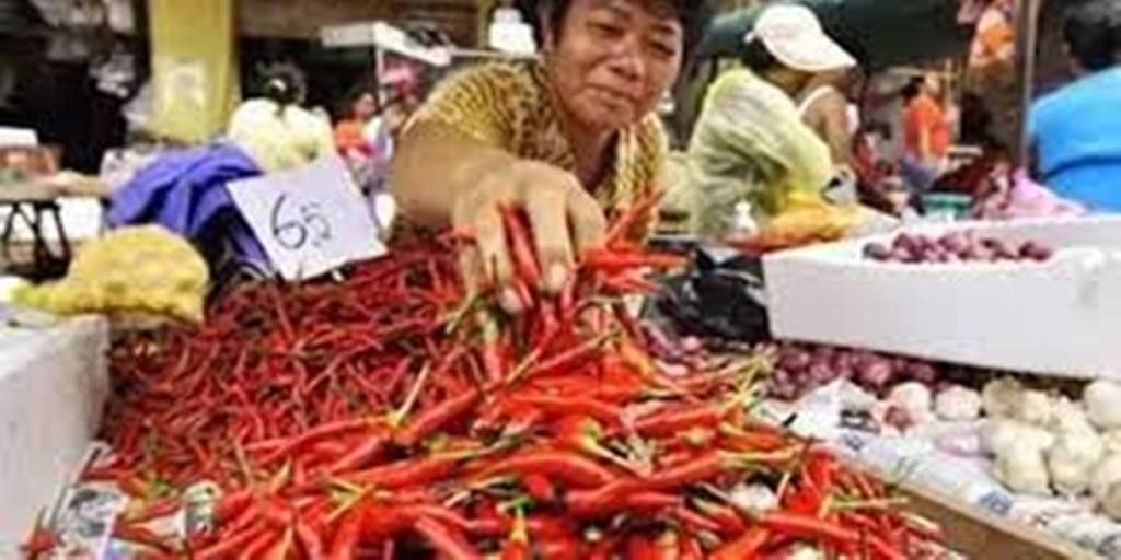 STABIL: Harga berbagai komoditas pokok dan bahan dapur di Pasar Badung, Senin, 18 September 2023  terpantau stabil.