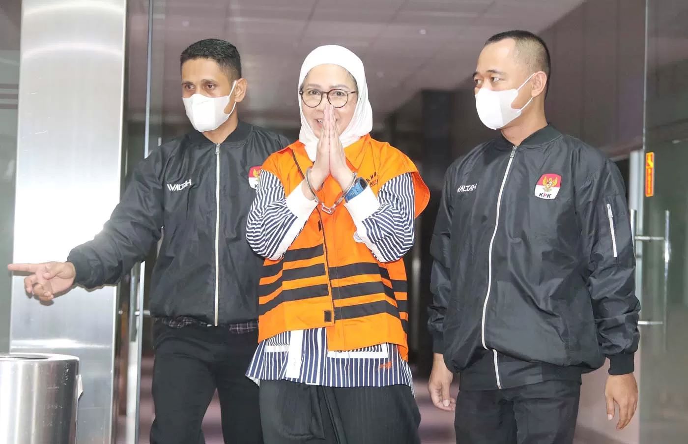 Mantan Dirut Pertamina Karen Agustiawan membantah tuduhan KPK terkait kebijakan LNG yang membawanya masuk tahanan.