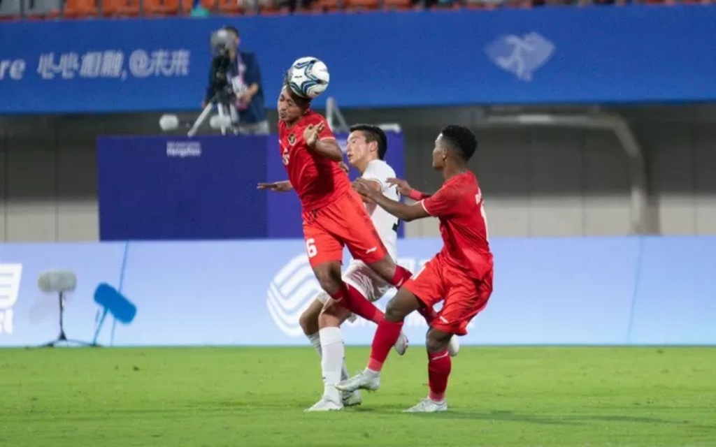 MEYAKINKAN : Timnas sepakbola Indonesia U24 (merah) menang meyakinkan 2-0 atas Krygyztan U24 di Grup F Asian Games 2023, Selasa 19 September 2023.