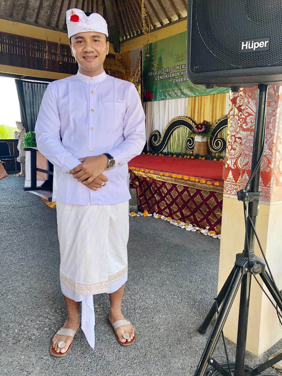 KETURUNAN: Dosen Pendidikan Agama Hindu STAHN Mpu Kuturan Singaraja, Nyoman Ariyoga, M.Pd mengatakan memiliki keturunan sangat penting bagi umat Hindu, sesuai kisah sang Jaratkaru.