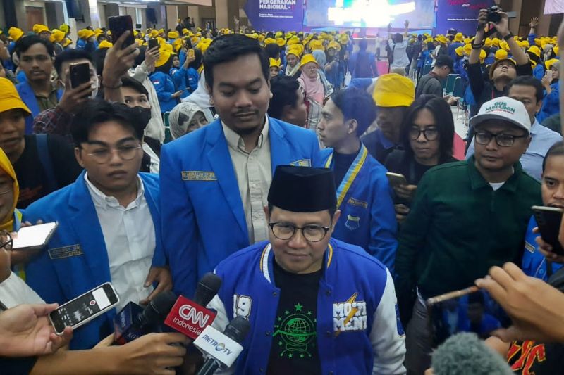 Ketua Umum Partai Kebangkitan Bangsa (PKB) Muhaimin Iskandar memberikan keterangan pers di Universitas Pamulang, Banten, Sabtu (23/9/2023).