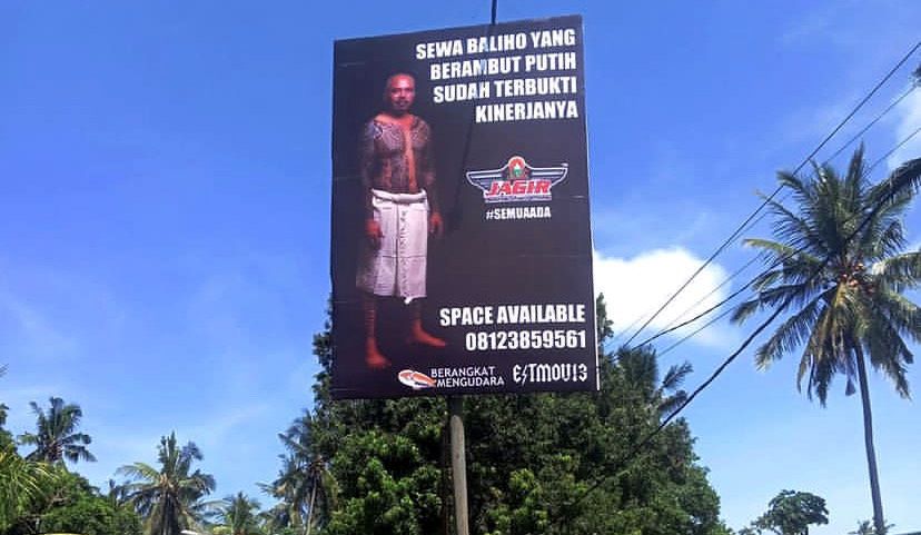 Salah satu lokasi papan reklame milik Jagir Advertising yang mulai banyak disewa para caleg.