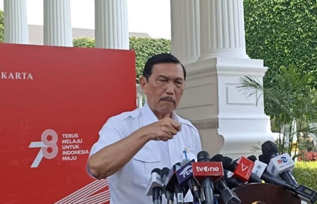 Menko Marves Luhut Binsar Panjaitan target groundbreaking proyek LRT Bali awal 2024 untuk sambut 24 juta penumpang Bandara Ngurah Rai pada tahun 2026.