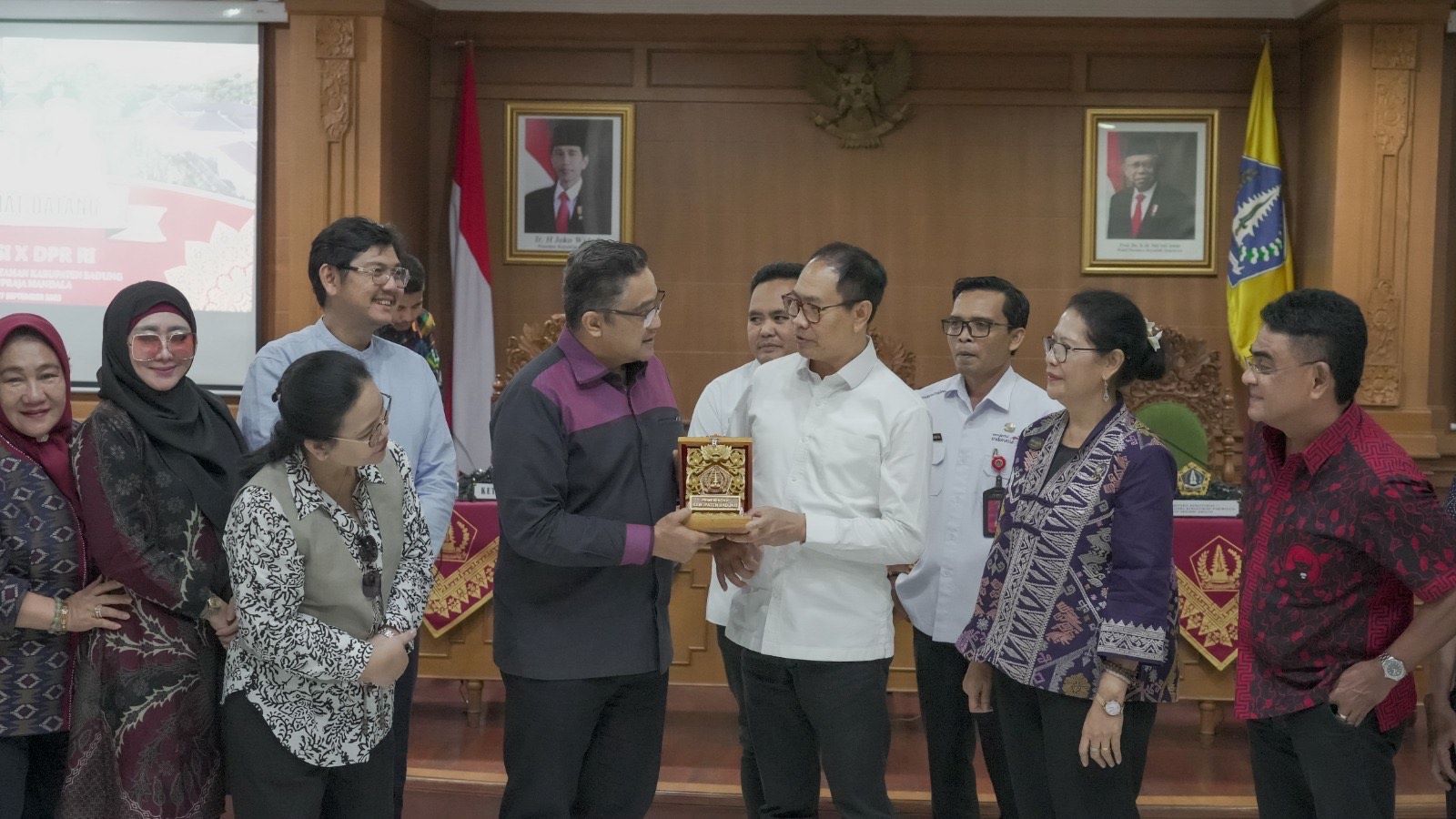 Wakil Bupati Badung I Ketut Suiasa saat menerima Kunja Komisi X DPR RI di Ruang Pertemuan Kriya Gosana, Puspem Badung, Rabu 27 September 2023.