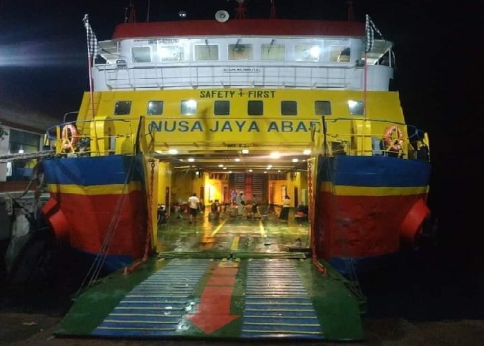 PERAWATAN : Kapal Roll On Roll Off (Roro) KMP Nusa Jaya Abadi yang dikelola Pemkab Klungkung tidak beroperasi selama sebulan karena proses docking.