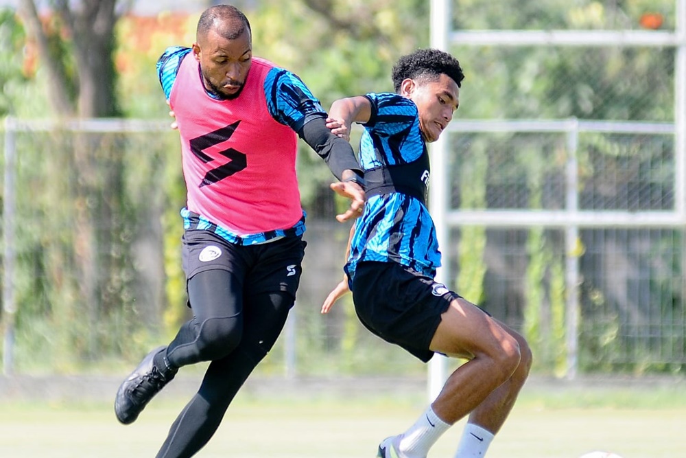 Para Pemain Arema FC menjalani latihan menjelang duel lawan PSS Sleman pada pekan ke-14 BRI Liga 1 Indonesia