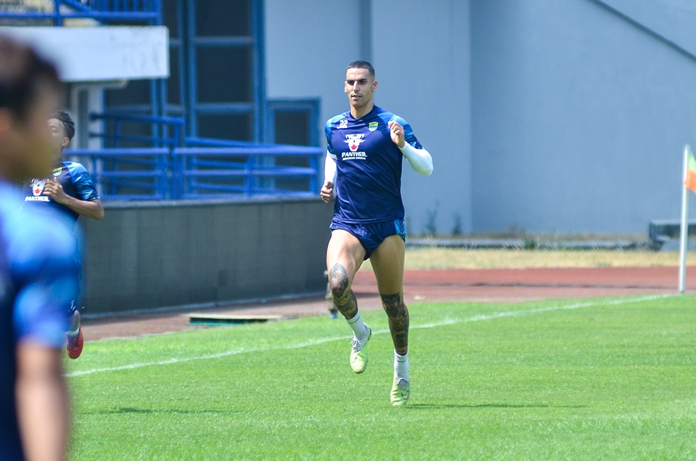 Pemain Persib Bandung, Alberto Rodriguez disebut sudah siap bergabung dengan timnya saat timnya melawan Persita Tangerang