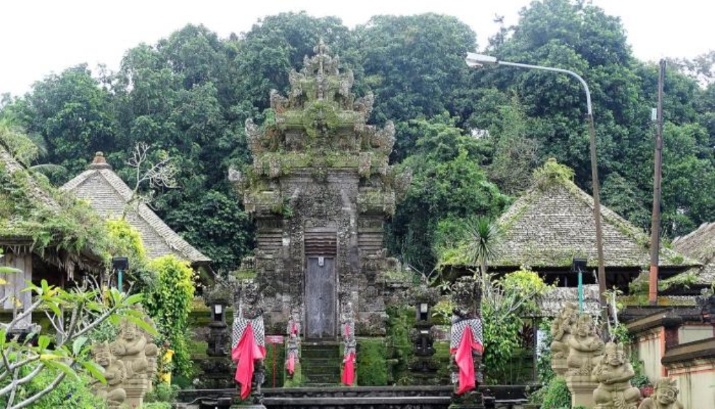 KENI KESIPAT: Tradisi Keni Kesipat adalah salah satu ritual unik Hindu Bali di Pura Penataran, Desa Penglipuran, Bangli.