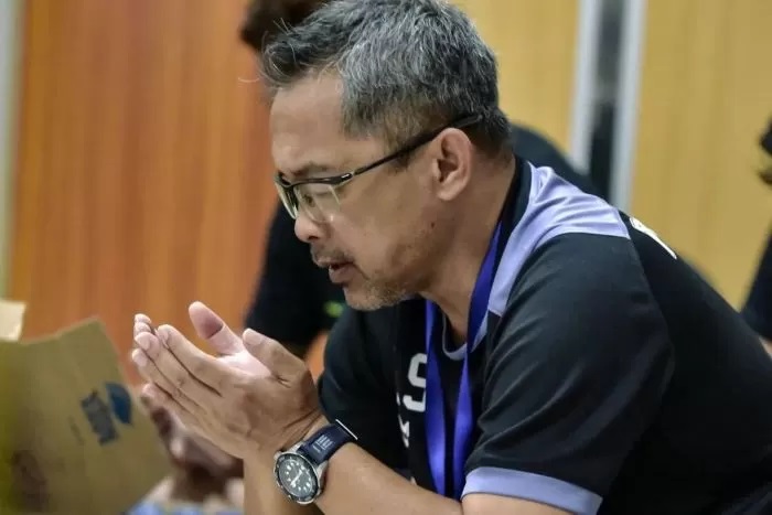 Aji Santoso saat Persikabo 1973 menggelar doa bersama anak yatim di Stadion Wibawa Mukti.
