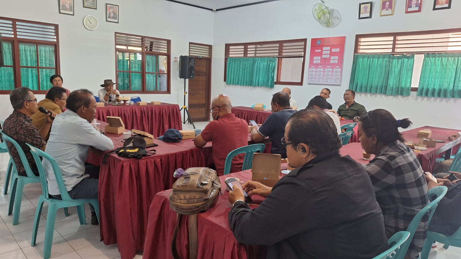 Pertemuan lanjutan Perbekel Terdampak Tol Gilimanuk-Mengwi di Wantilan Desa Buahan Sabtu lalu (30/9).