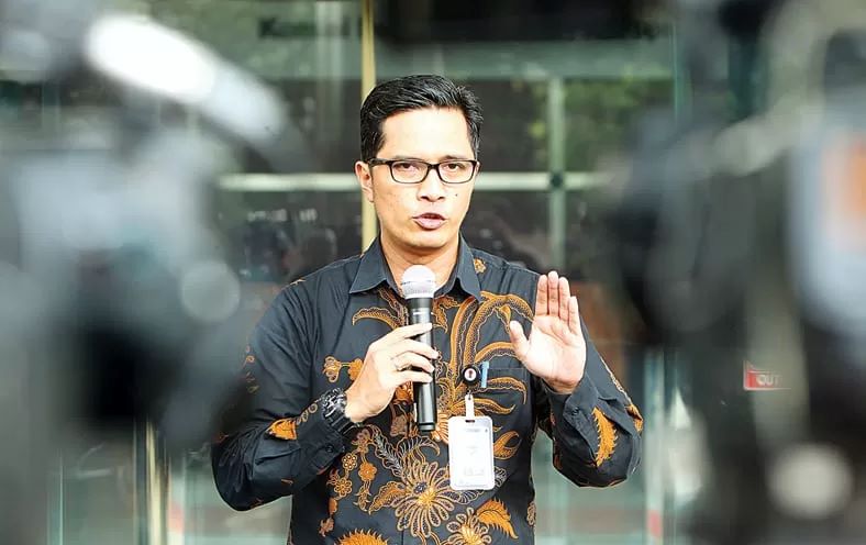 Mantan juru bicara KPK Febri Diansyah hadir di KPK sebagai saksi kasus dugaan korupsi di Kementan.