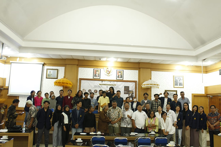 Kegiatan launching dan diskusi buku