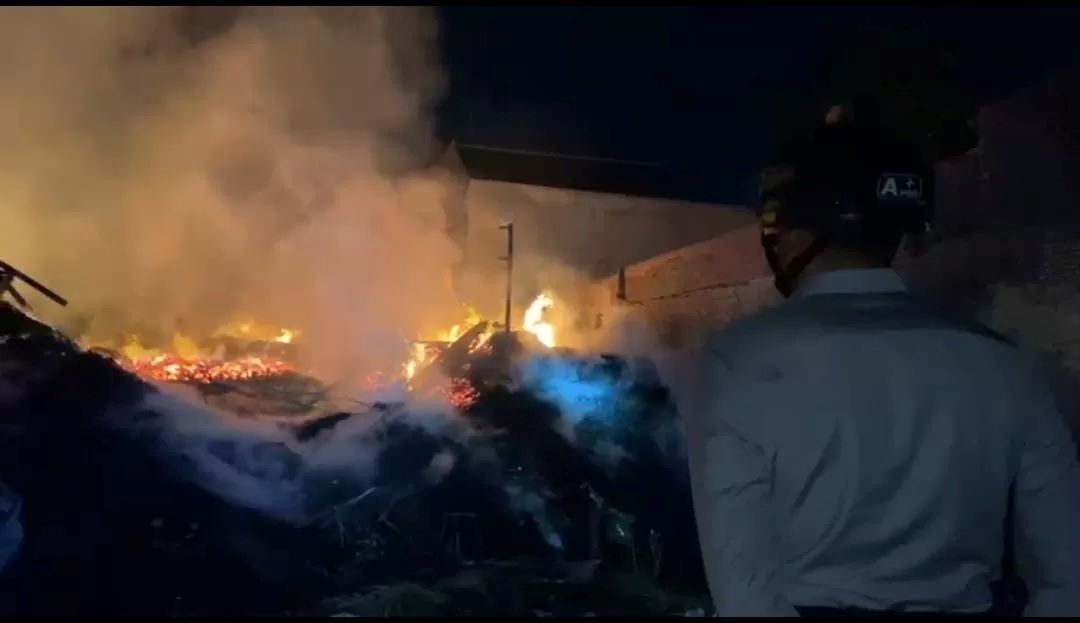 Kebakaran hebat di Pasar Kliwon, Solo, Selasa (3/10) mengakibatkan 12 rumah warga terbakar, 136 KK mengungsi.