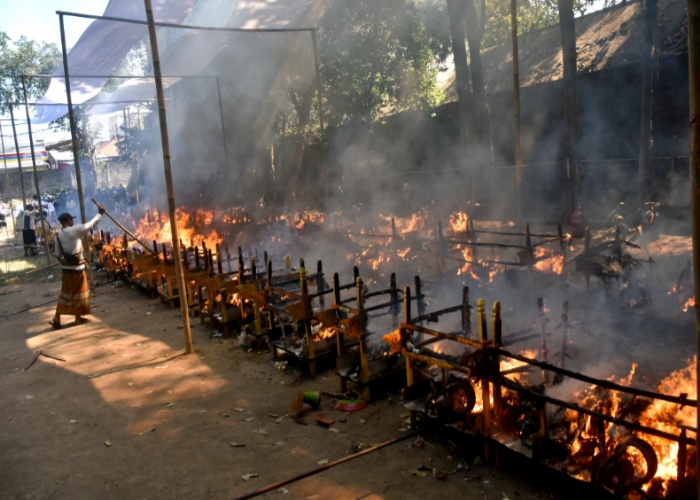 NGABEN : Prosesi Ngaben Massal yang digelar Desa Adat Legian.