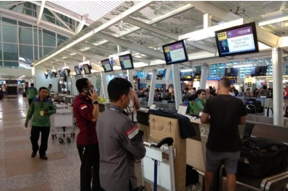 Warga Amerika Serikat, DRS dideportasi ke negaranya karena telah melebihi batas izin tinggal (overstay).