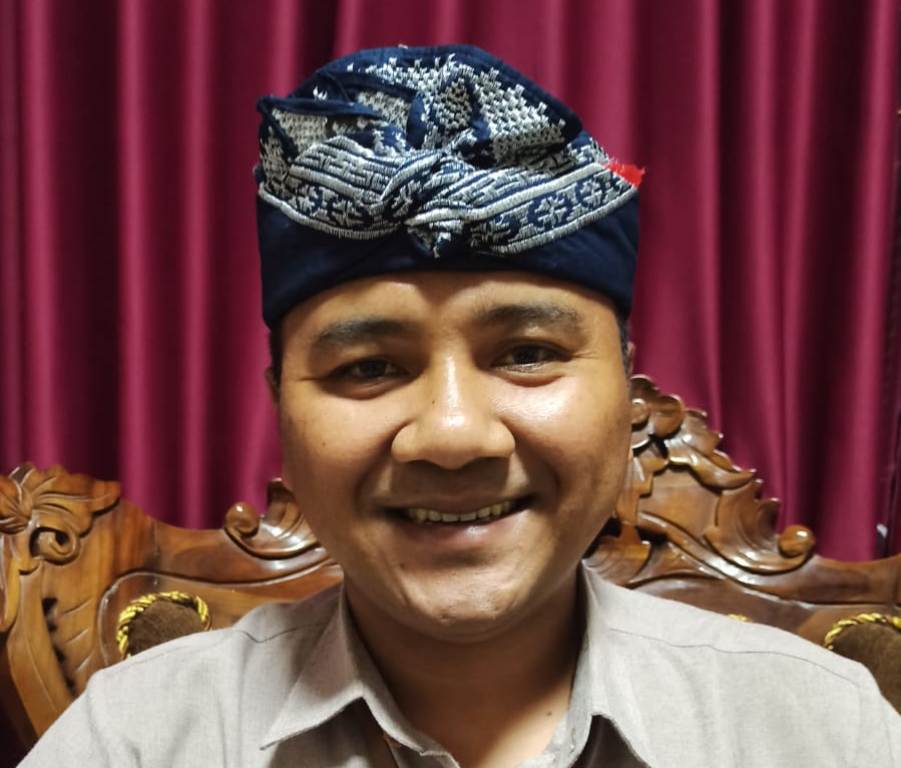 LONTAR SWARGAROHANA: Dosen Pendidikan Agama Hindu, Nyoman Ariyoga, M.Pd memaparkan isi lontar Swargarohana Parwa terkait pemimpin paling berani.