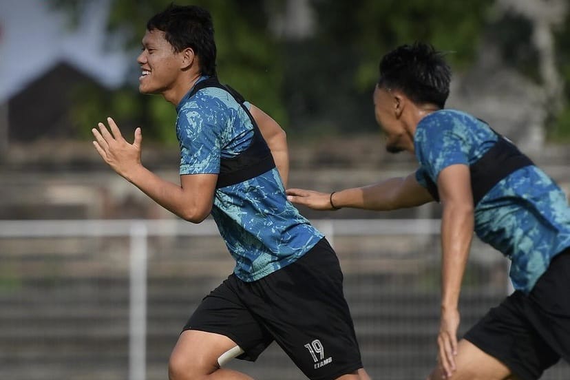 Pemain Borneo FC melakukan persiapan jelang laga menghadapi Arema FC di Stadion Kapten I Wayan Dipta