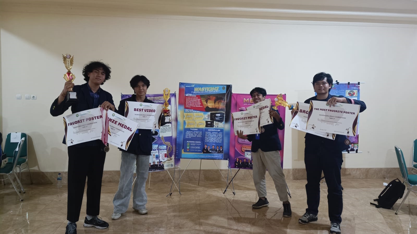 PRESTASI: Empat mahasiswa Program Studi Teknik Elektro Unud raih prestasi di Mandalika Essay Competition 3.
